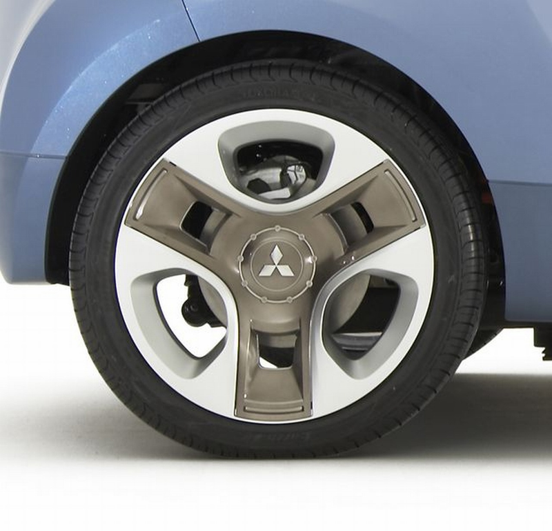 Illustration for article titled Mitsubishi iMiEV Sport Air Concept: Similar Body, Tron-Like Interior